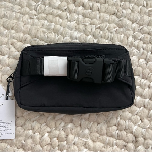 NWT Lululemon Mini Belt Bag - Black - Picture 6 of 6